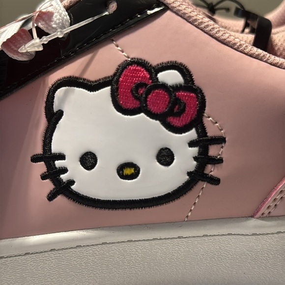 Hello Kitty (Sanrio) Women’s Size 8 Pink, Black, and White Lace-Up Sneakers NWT - Picture 6 of 11